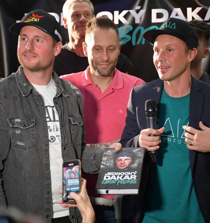 Křest knihy mistra světa ve freestyle motokrosu  JEDNOOKÝ DAKAR  Libora Podmola ve stylu  velikém